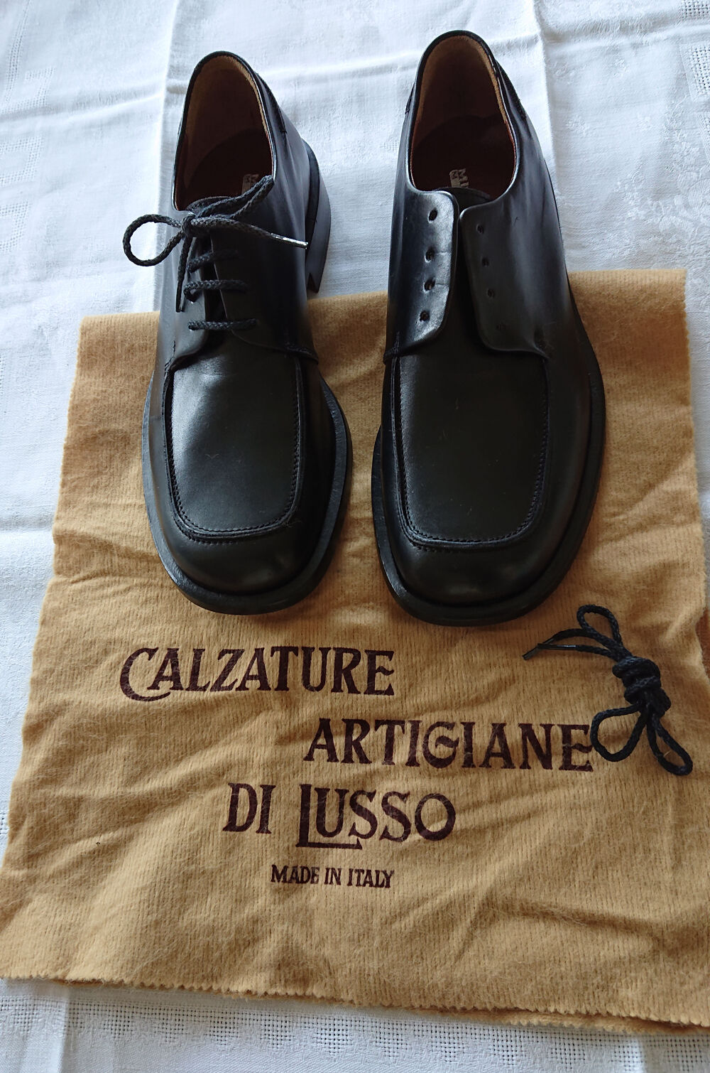 superbes chaussures lac&eacute;es noires Chaussures