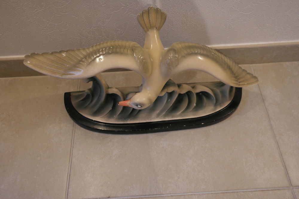 Sculpture de Mouette pl&acirc;tre polychrome Vintage Sign&eacute; C. AND Décoration