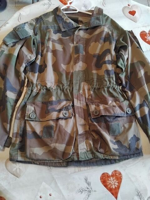 VESTE DE COMBAT FELIN D'HIVER D'OCASSION EN BON ETAT . 15 Lalevade-d'Ard�che (07)