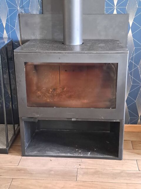 un po�le a bois 7.2 kg
B�ches de 60 cm
Super etat 900 �toile-sur-Rh�ne (26)