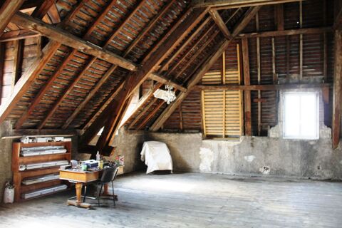   BEL ATELIER SOUS COMBLE AU PORT DE FRANCE  Atelier - 1 pi�ce(s) - 100 m�