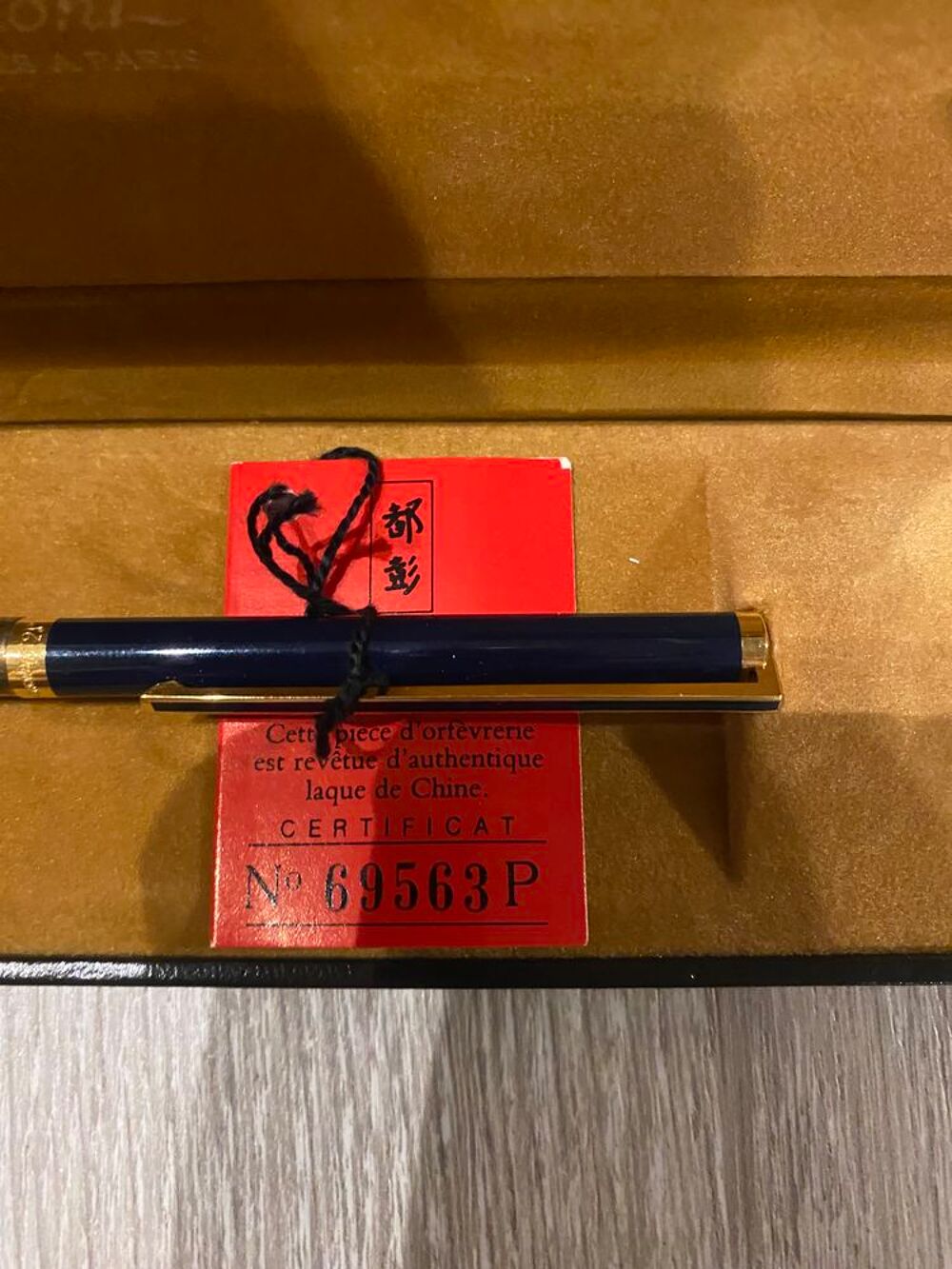 Stylo bille certifi&eacute; ST DUPONT 