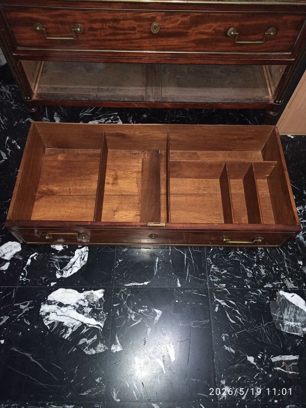 Commode us&eacute;e avec plateau en marbre Meubles