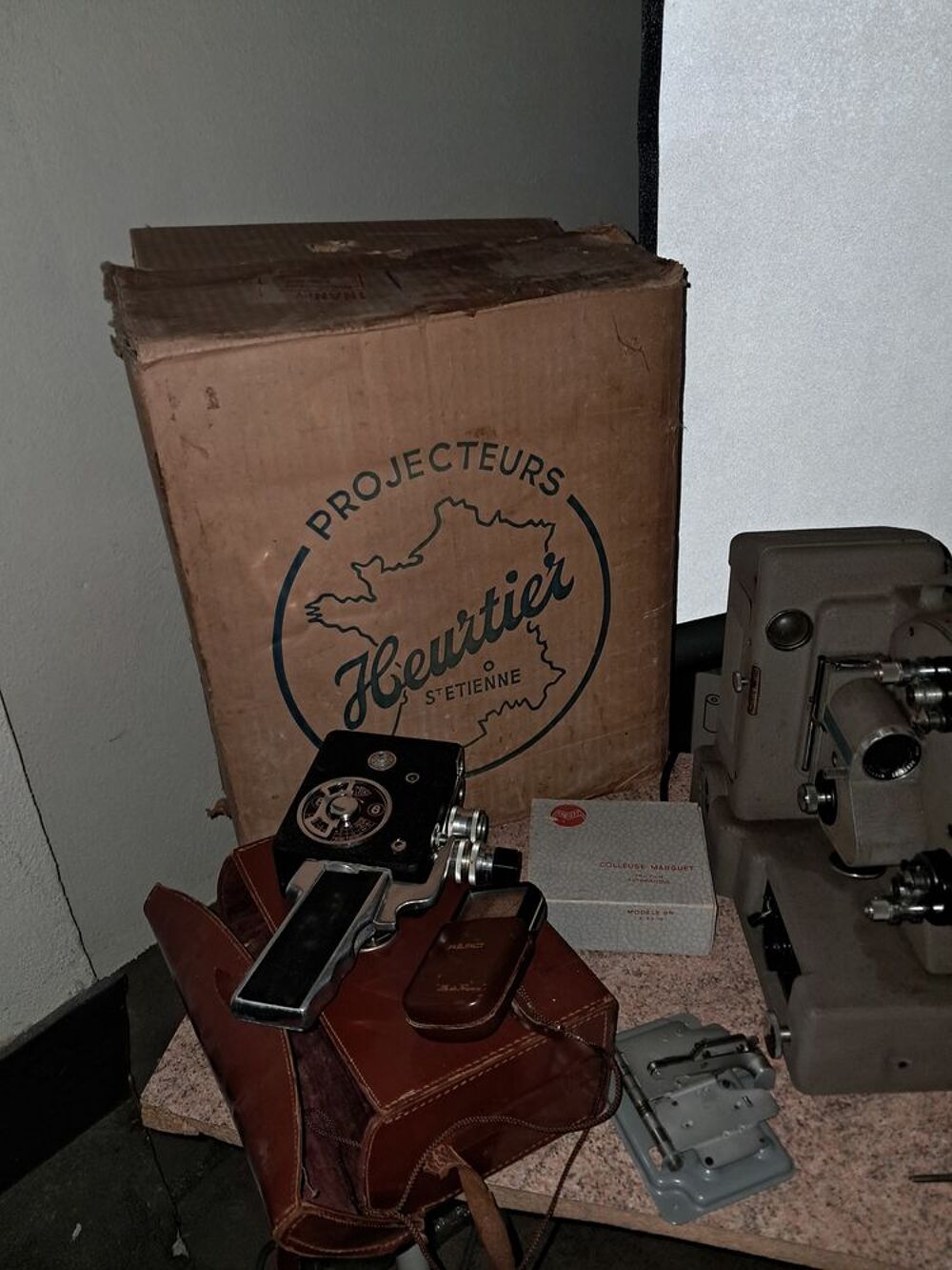 Description
COMPOSE DE PLUSIEURS PIECES pour collectionneur
Photos/Video/TV