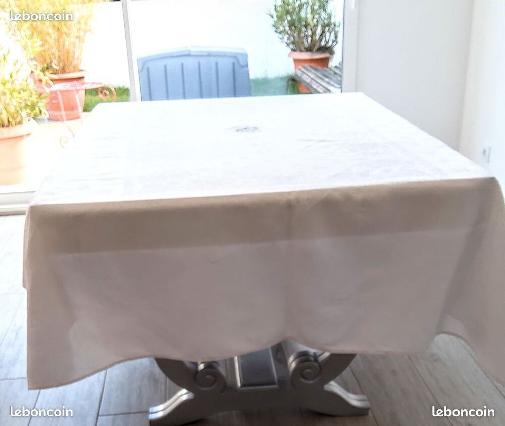 Belle nappe ancienne brod&eacute;e main et ses 10 serviettes Cuisine