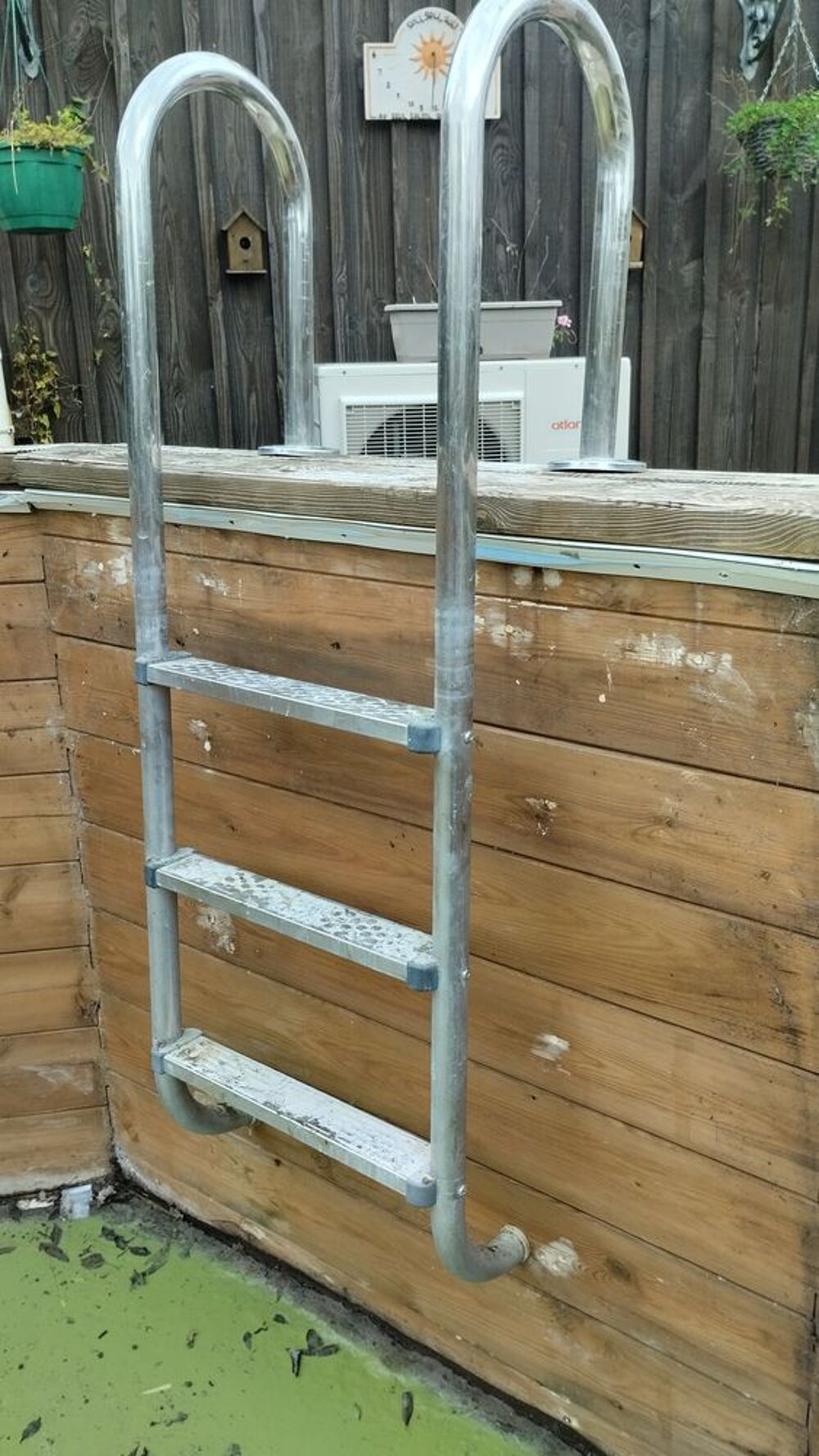 echelle piscine Jardin