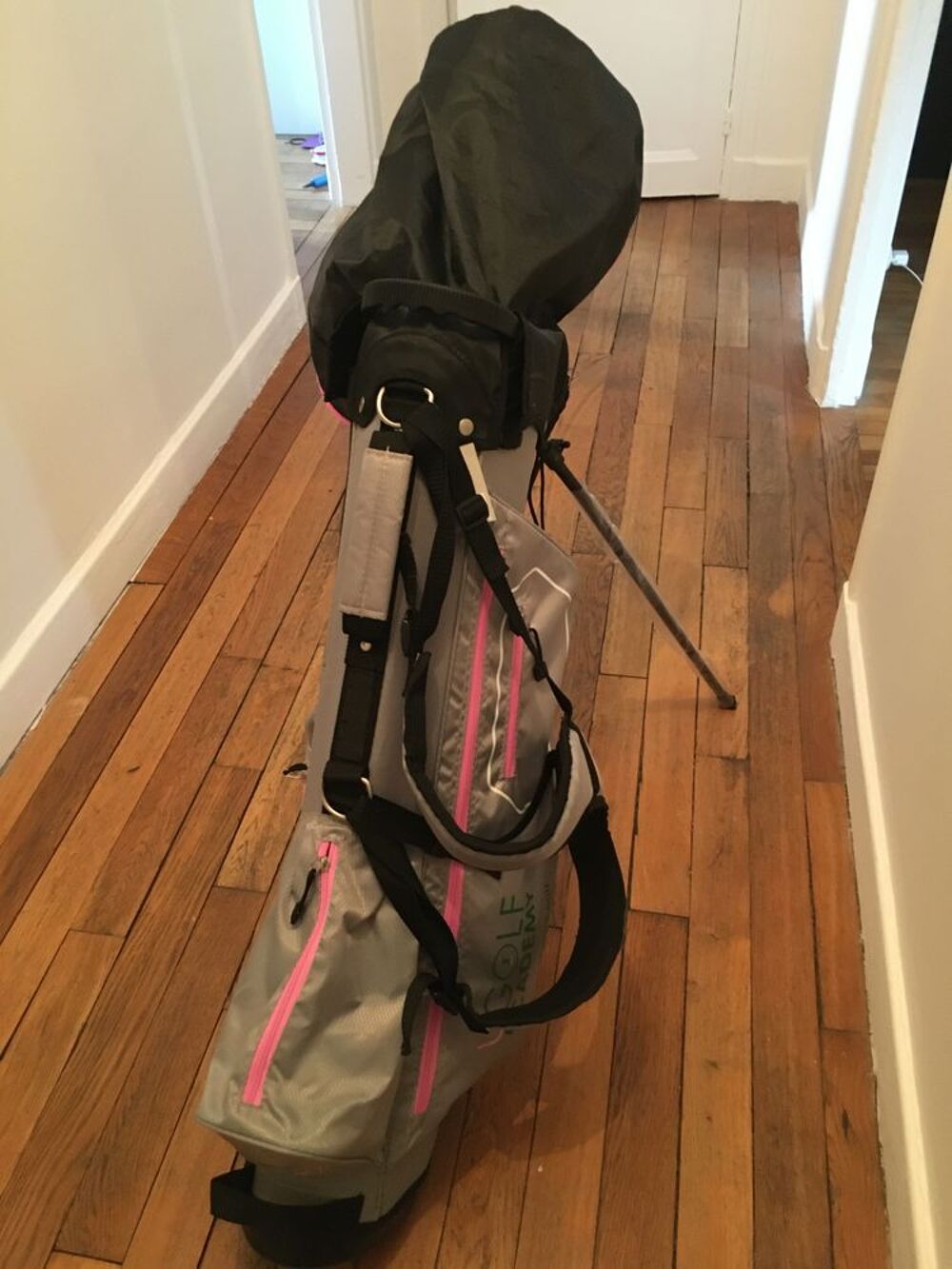 Sac de golf Femme NEUF avec clubs et accessoires. Sports