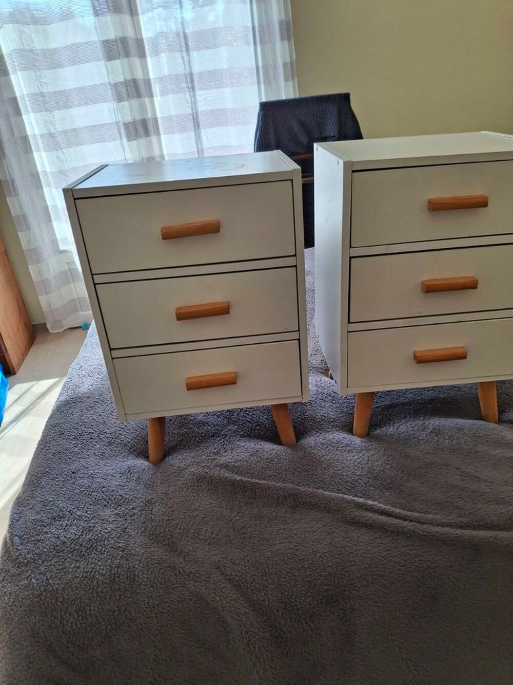 2 tables de nuit Meubles