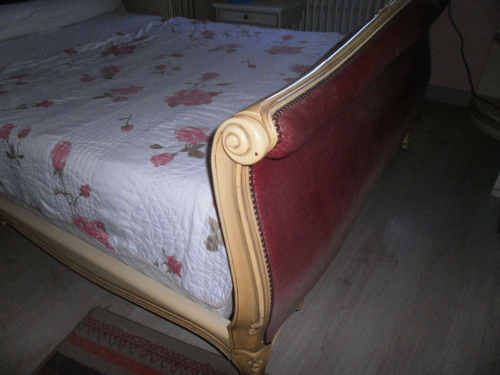 BOIS DE LIT STYLE LOUIS XV VELOURS ROSE Meubles