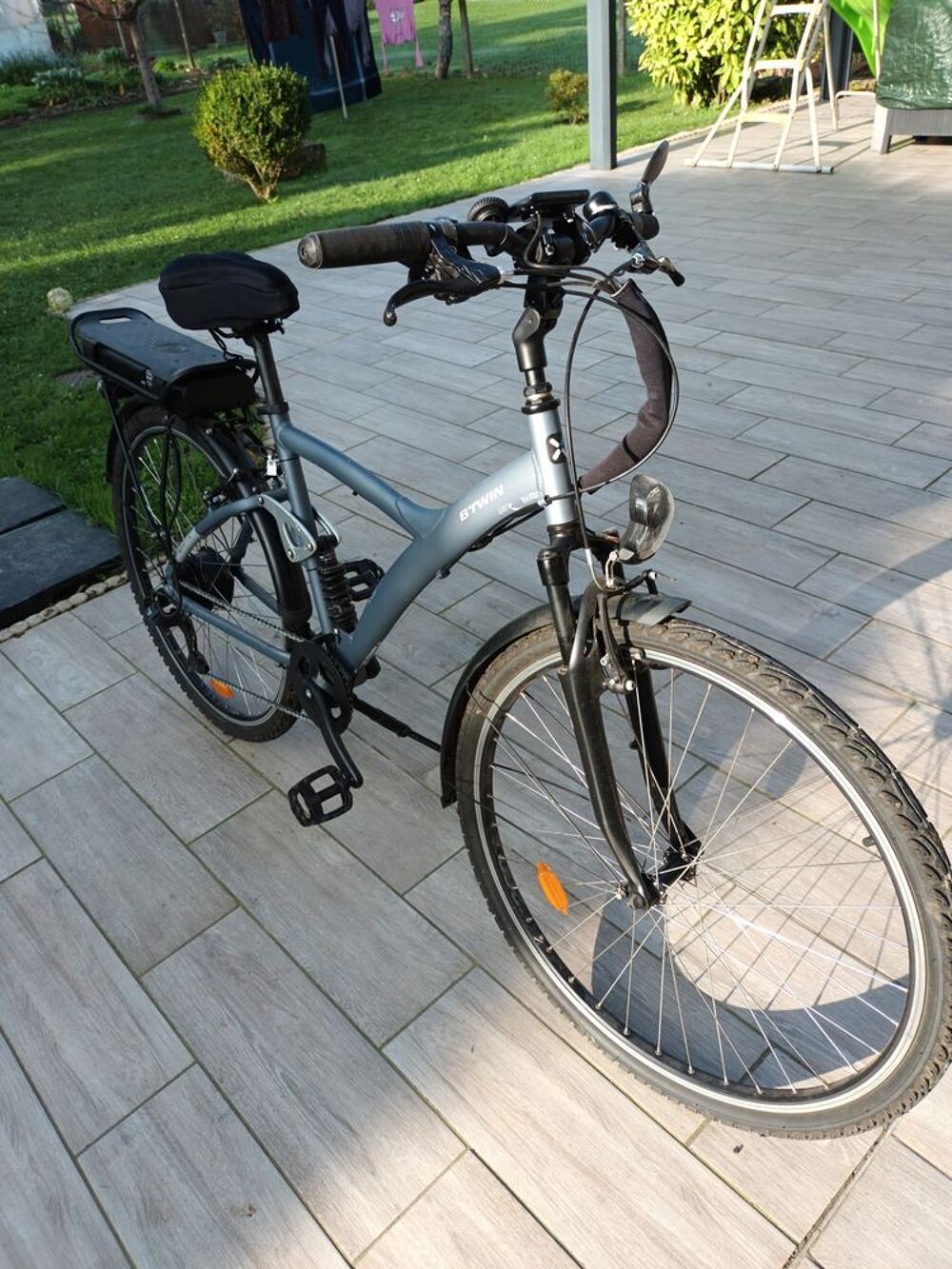 V&eacute;lo tout chemin, electrique marque : BTWIN
Vélos