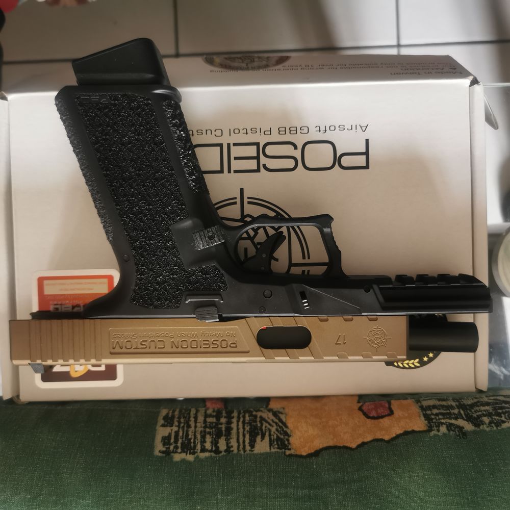 replique p 17 Pos&eacute;idon de type glock Jeux / jouets