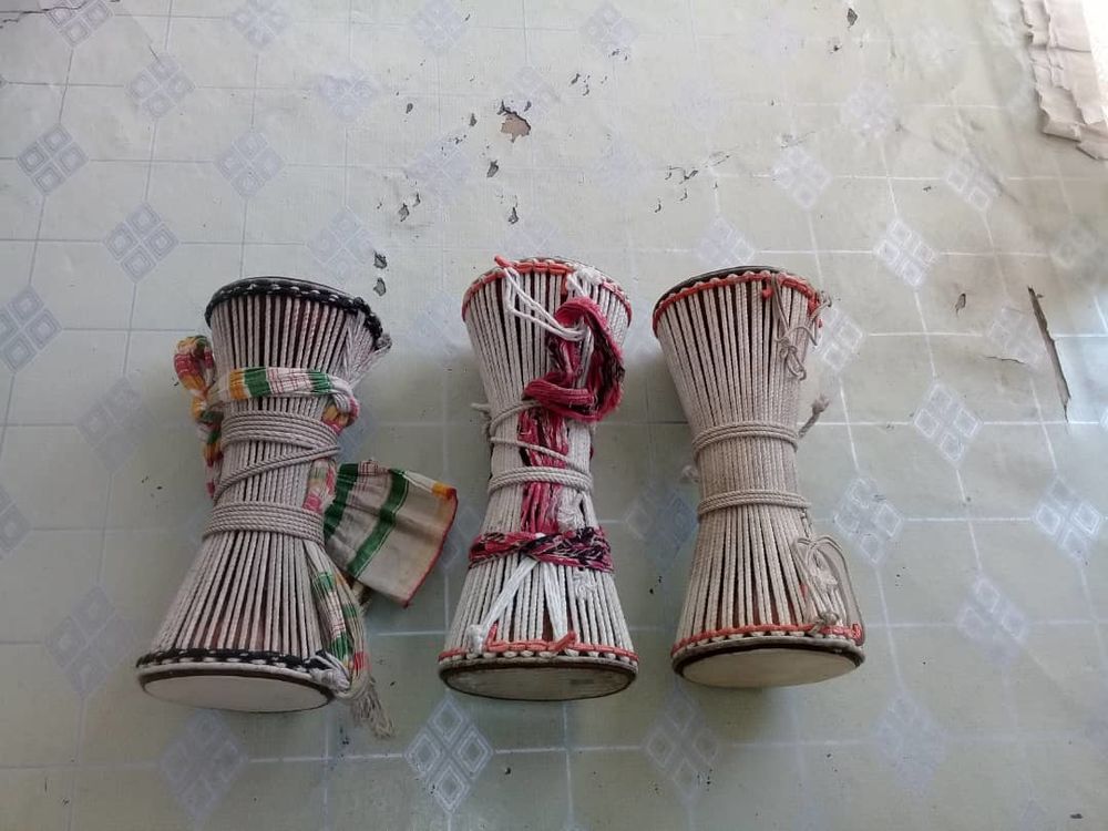 La tama s&eacute;n&eacute;galais 
Instruments de musique