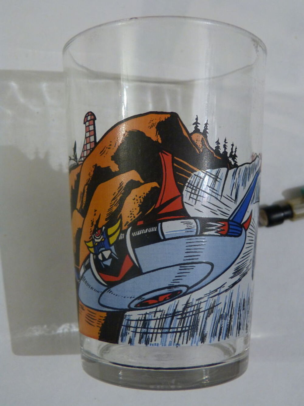 VERRE GOLDORAK SOUCOUPE SORTANT DE LA CASCADE 