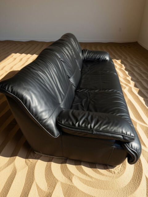  canapé cuir noir et 2 fauteuils club cuir marron foncé. Morières-lès-Avignon (84)