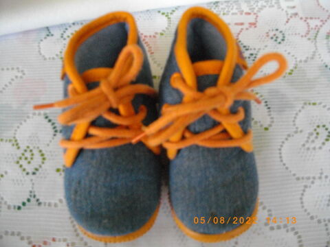 Chaussons orange et bleu enfant - Pointure 21 Perros-Guirec (22)