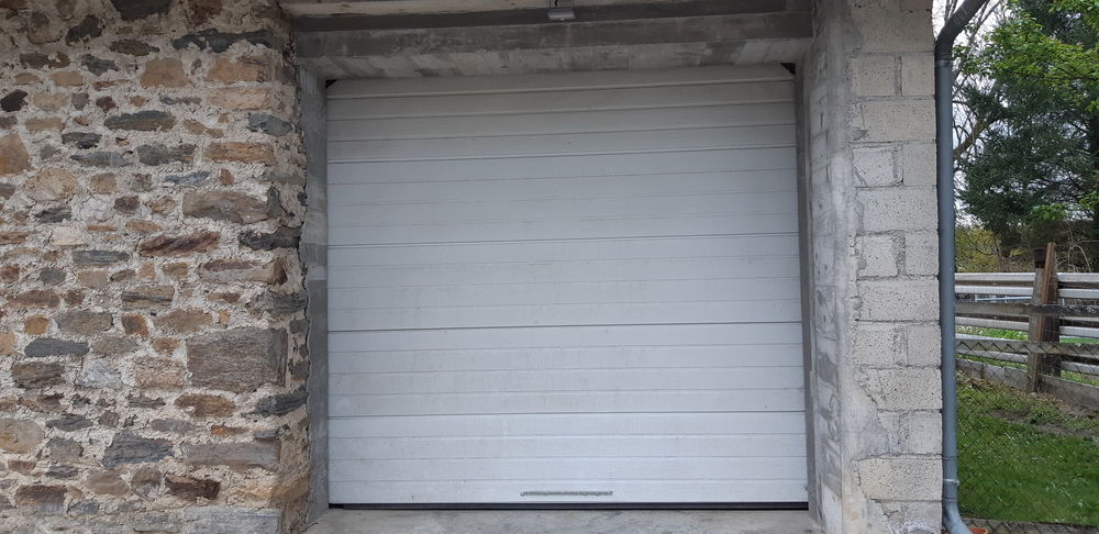 Porte garage sectionnelle. Bricolage