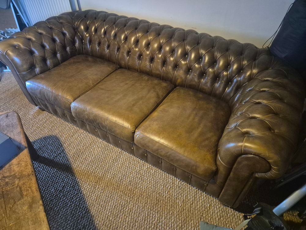 Canap&eacute; chesterfield plus fauteuil Meubles