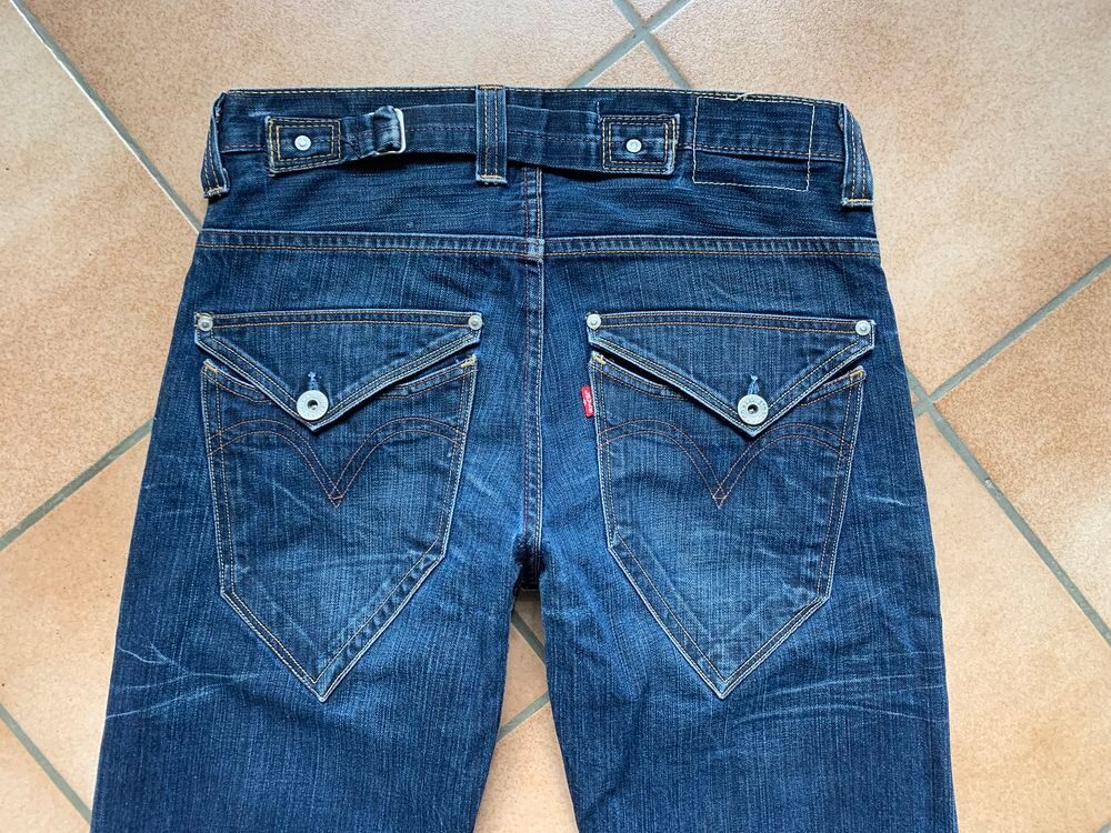 Levis jeans bleu 503 Loose W30 L34 fonc&eacute; d&eacute;lav&eacute; moustache. B Vtements