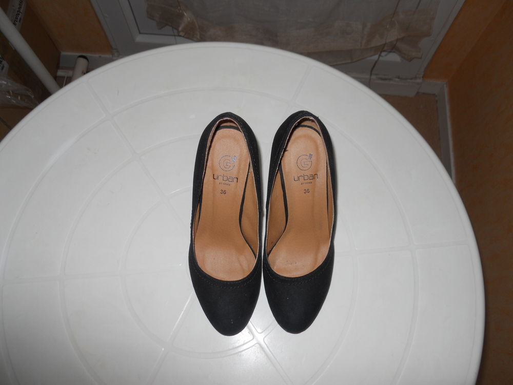 chaussures noires &agrave; talons Chaussures