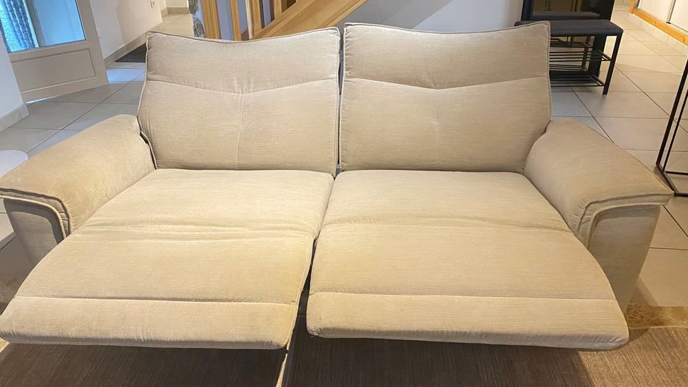 1 canap&eacute; tissu &eacute;lectrique 2 places et un fauteuil gris cuir Meubles