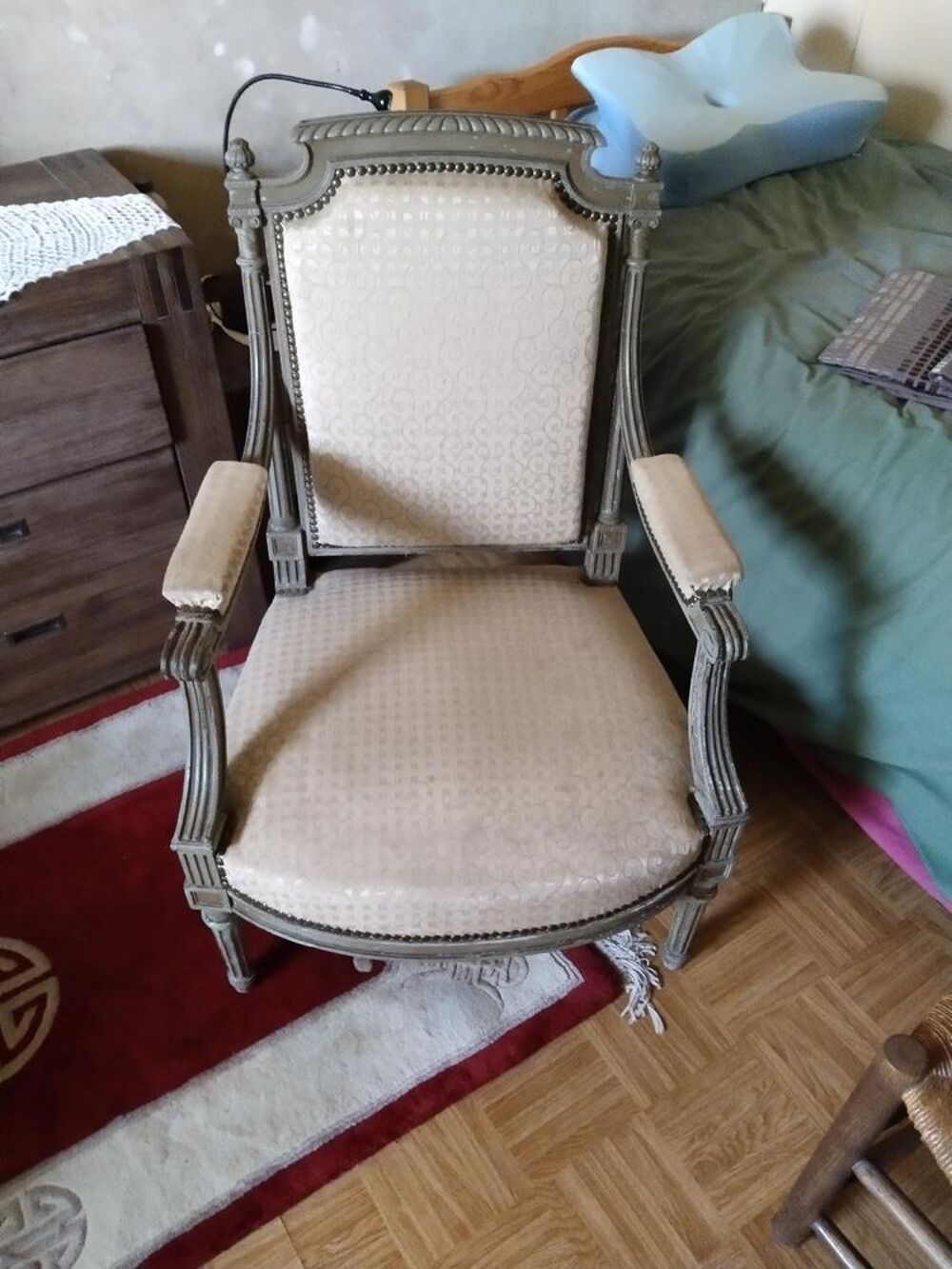 Chaise en bois &agrave; dossier tapiss&eacute; Meubles