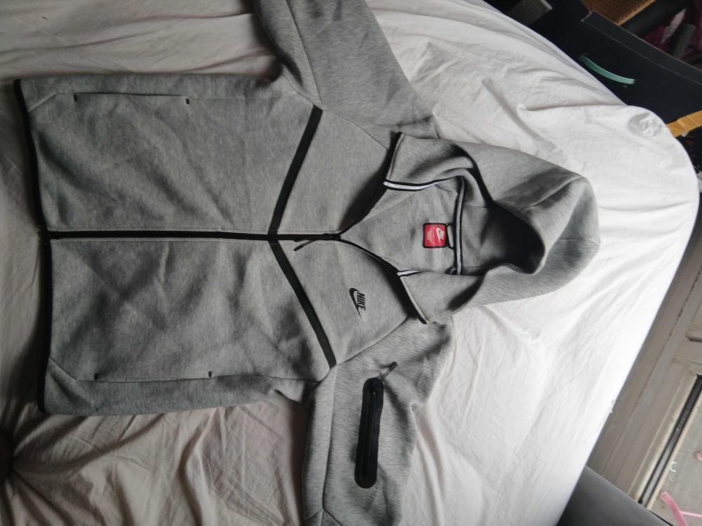 nike tech taille M Vêtements