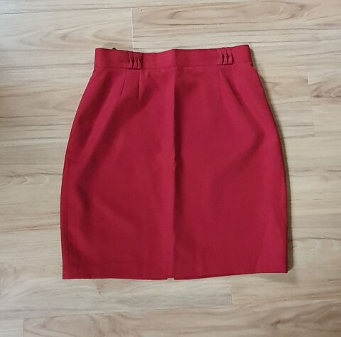 Jupe rouge 1.2.3. 5 Betton (35)