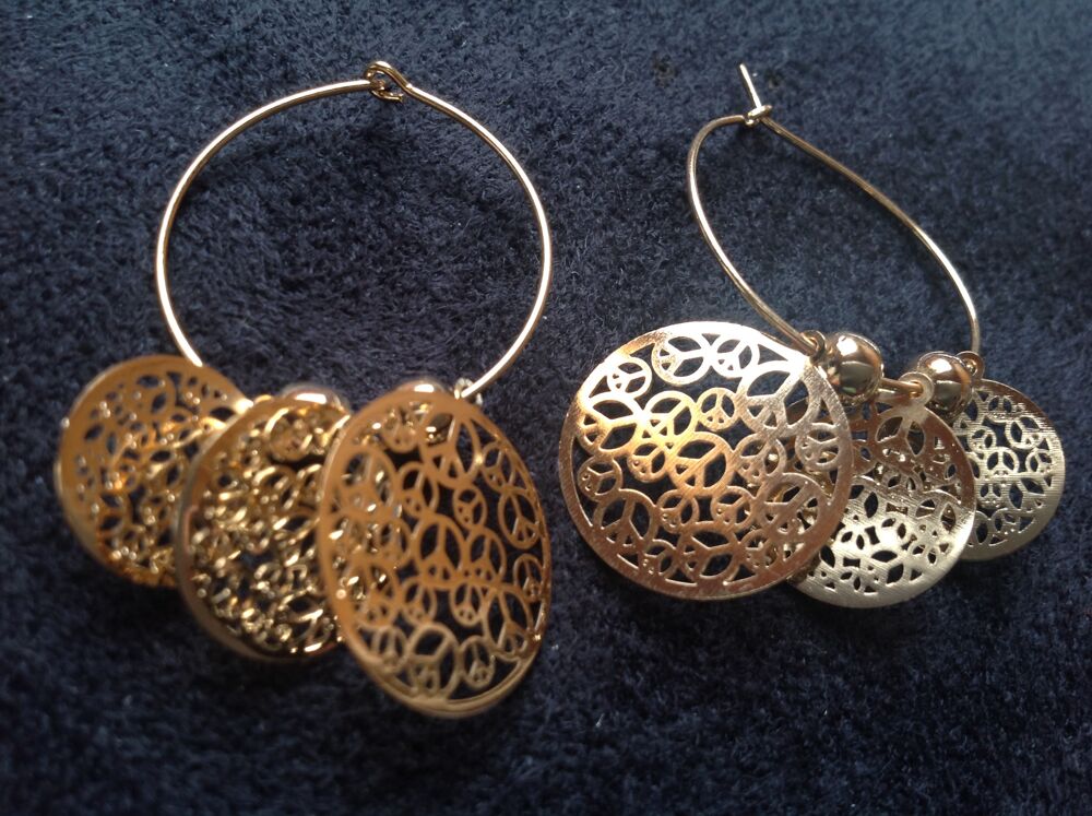 BOUCLES OREILLES DOR&Eacute;E PEACE &amp; LOVE Envoi Possible
Bijoux et montres