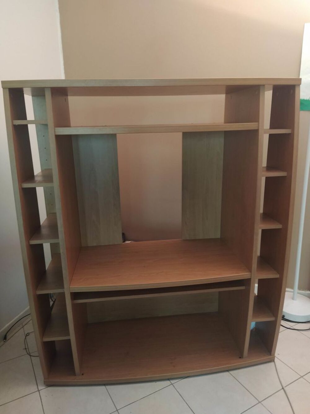 Grand meuble TV avec multiples rangements Meubles