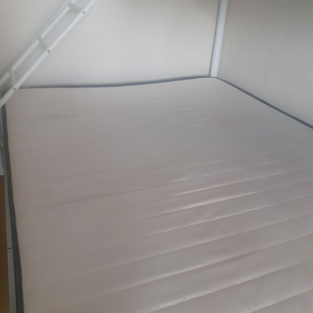 lits superposes avec ses matelas Audio et hifi