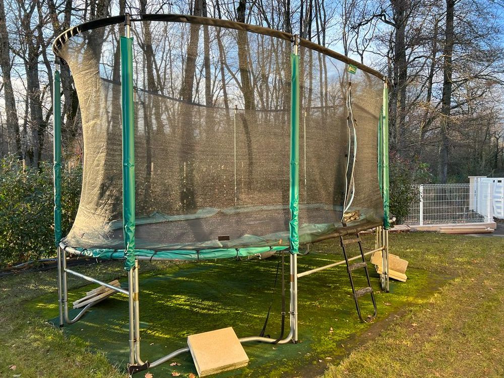 Trampoline Ovalie 490 Pack XXL - comme neuf ! Sports