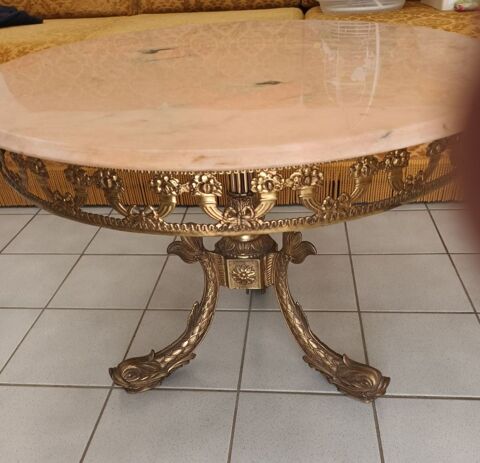 TABLE DESSUS EN MARBRE ROSE ET SUPPORT EN LAITON  160 Le Pontet (84)