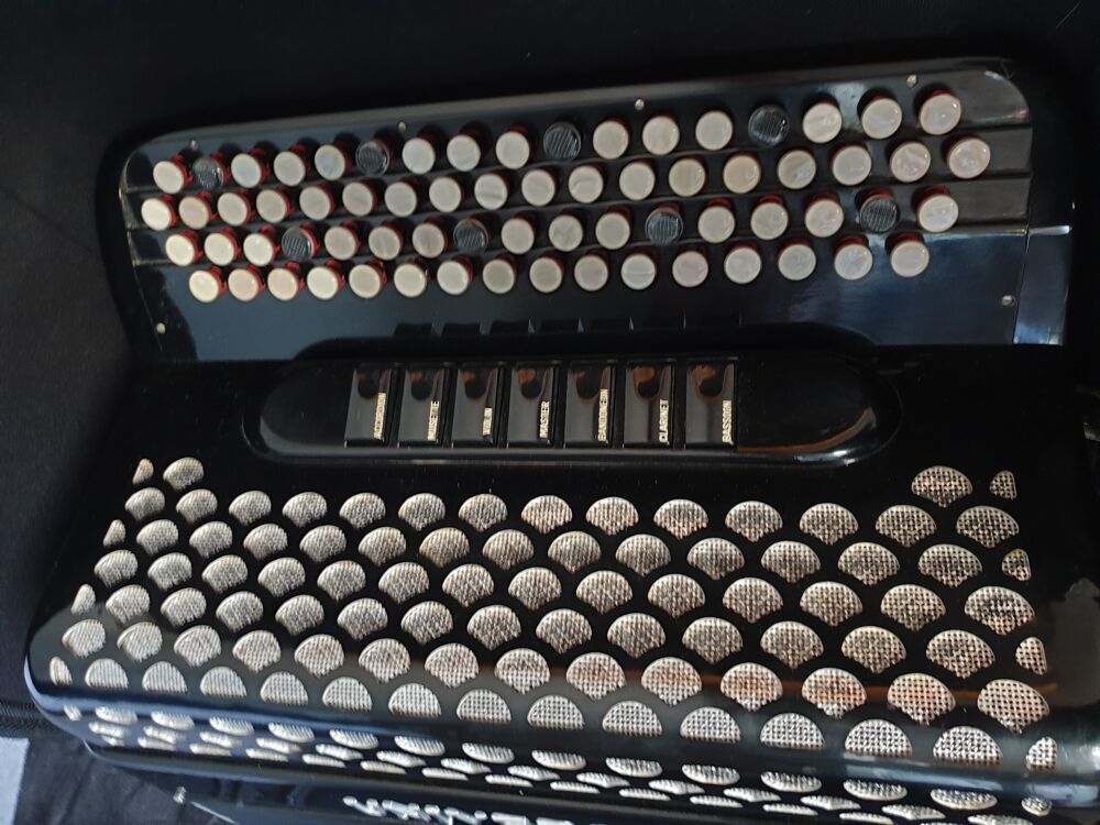 Accord&eacute;on chromatique UNIVERSALI Instruments de musique