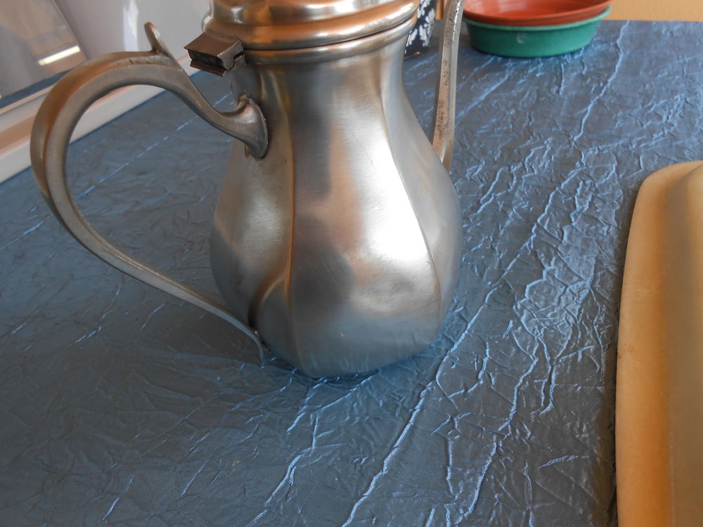 Service &agrave; caf&eacute; en &eacute;tain Cuisine