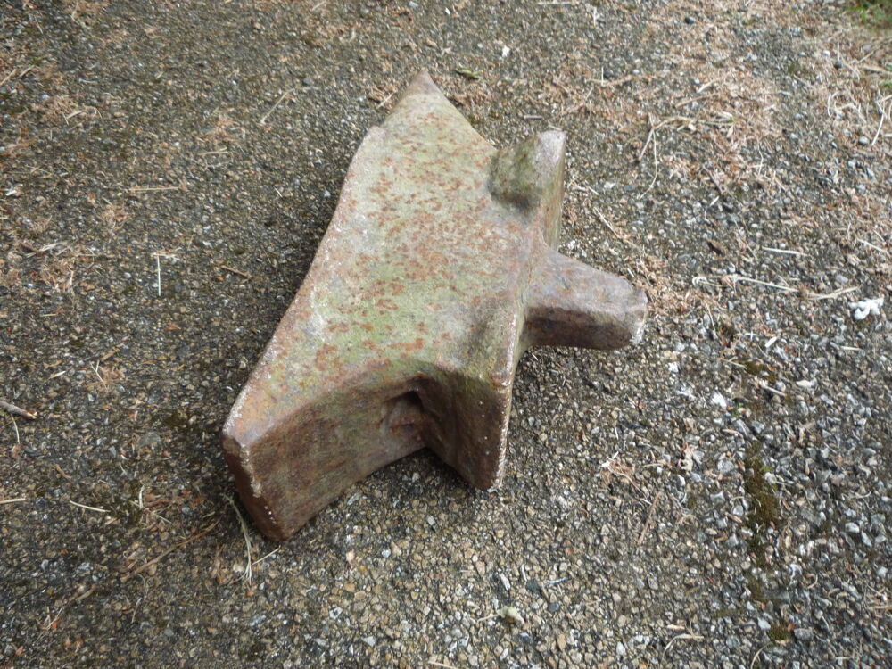 Enclume de mar&eacute;chal ferrant tr&egrave;s ancienne
