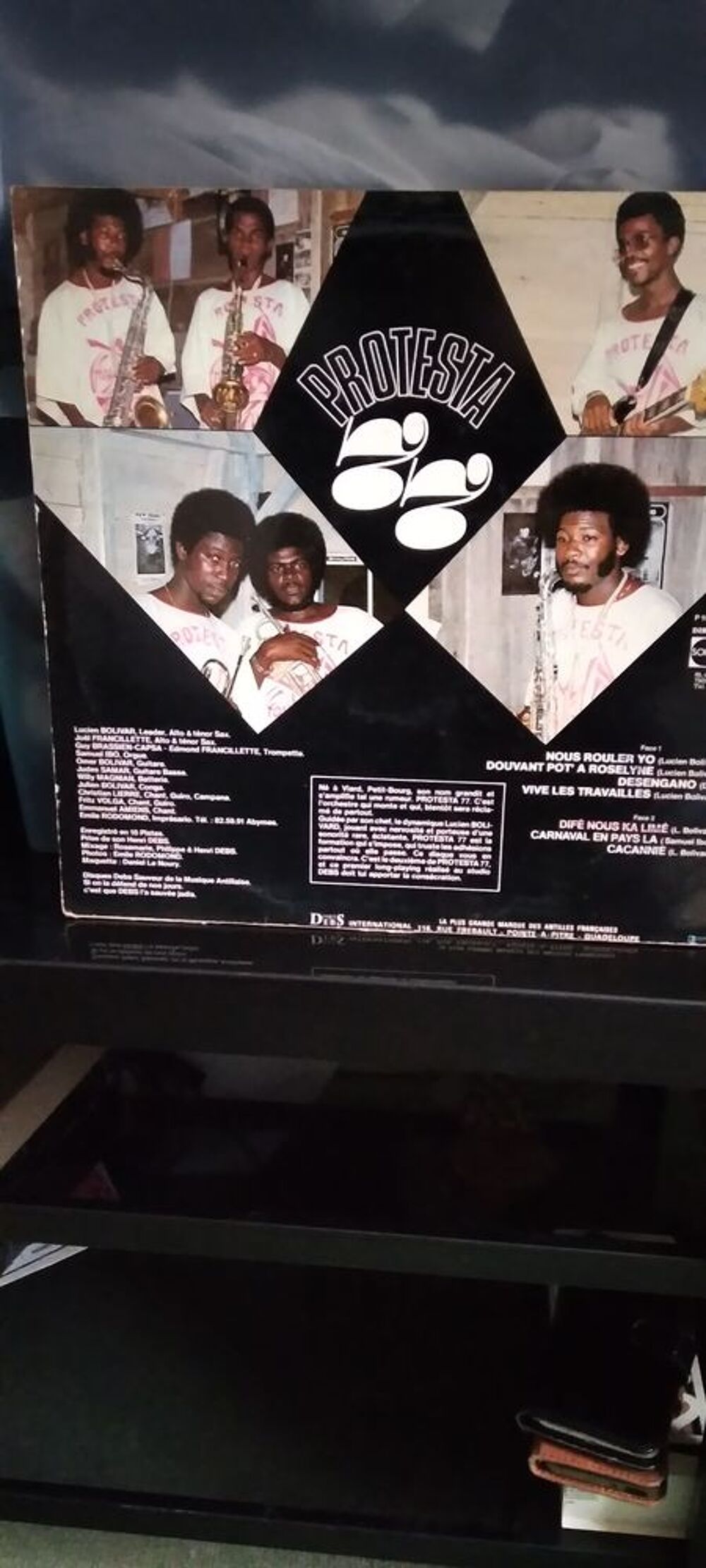 UN ALBUM DE MUSIQUE TROPICALE VINTAGE CD et vinyles