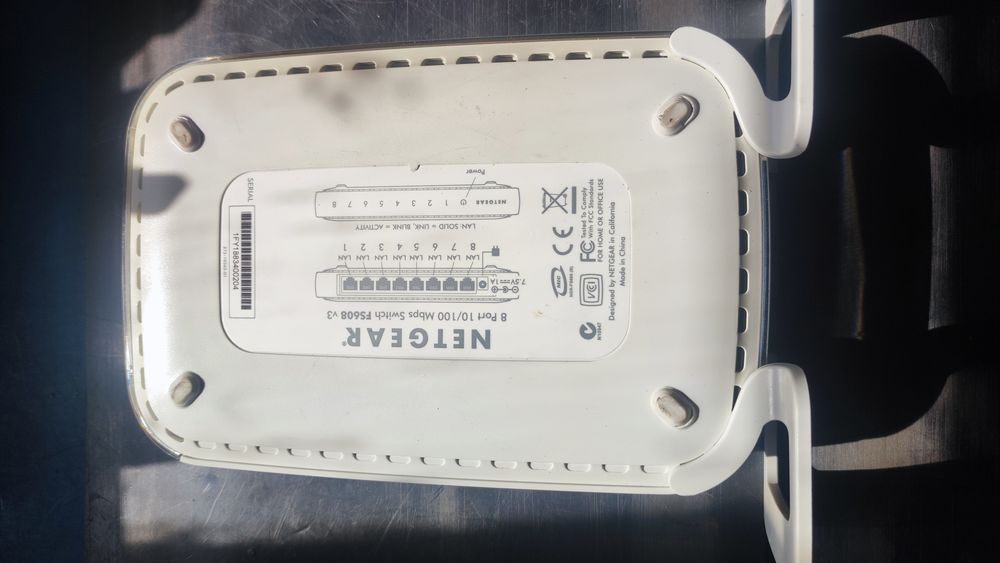 Switch Netgear 8 ports Matériel informatique