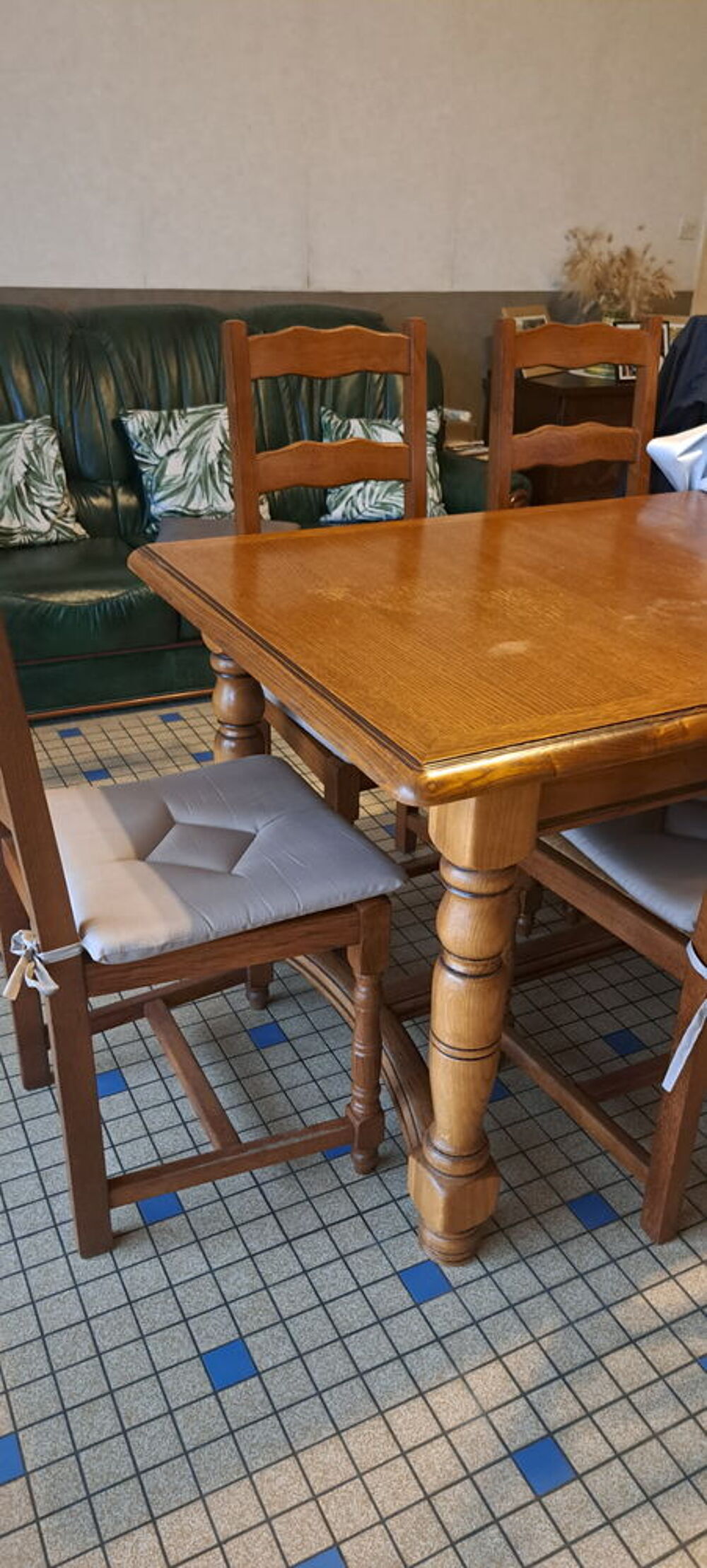 Bahut, meuble tele et table + 6 chaises Meubles
