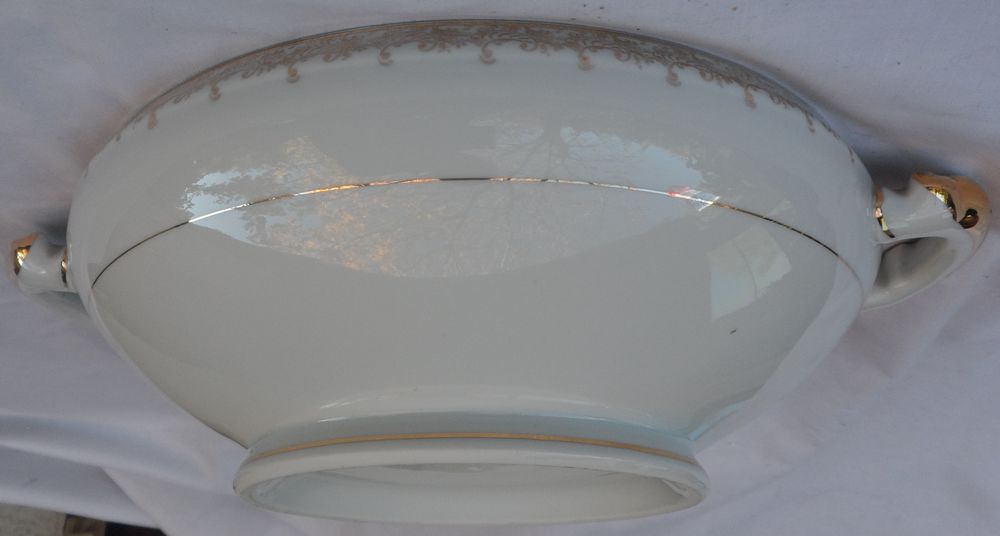 1 soupi&egrave;re en v&eacute;ritable porcelaine s&eacute;lection France neuve Cuisine
