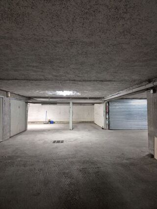 Parking / Garage � louer 50 m� Cannes