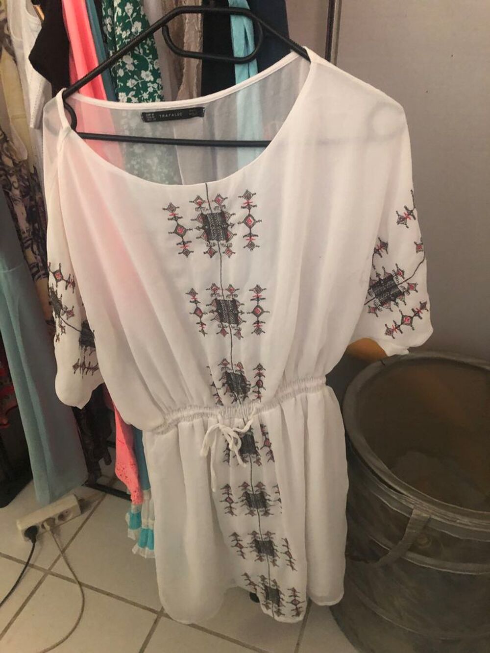 Lot 30 robes pour revente Vêtements