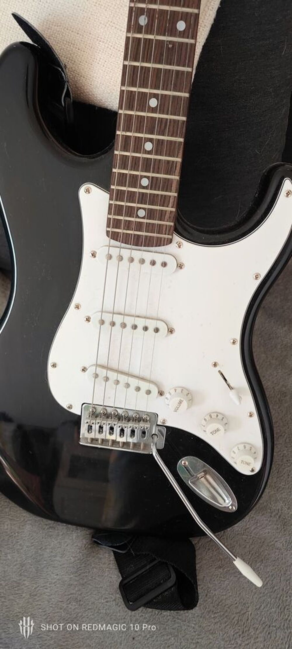Guitare &eacute;lectrique Harley Benton + ampli Instruments de musique