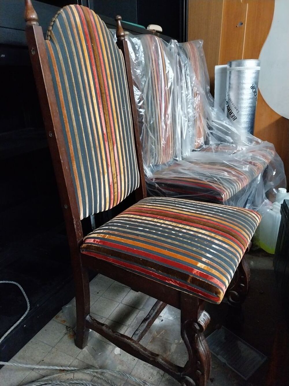 5 chaises style renaissance espagnole Meubles