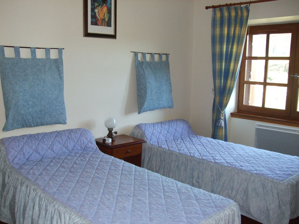  sommier sur pieds avec matelas 90 cm Meubles