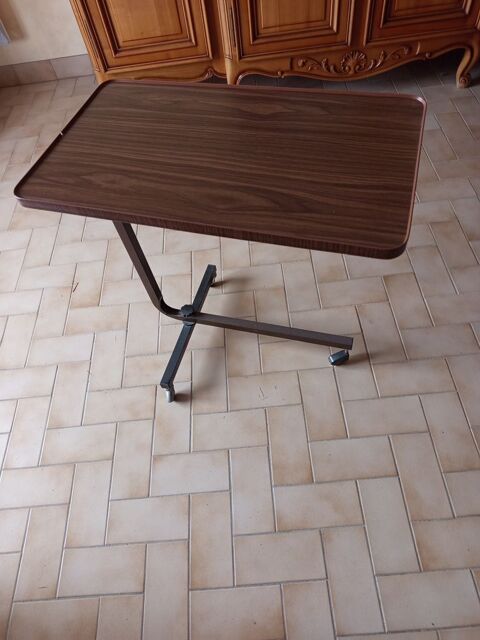 Table pour lit ou d appoint � roulettes 10 Montlouis-sur-Loire (37)