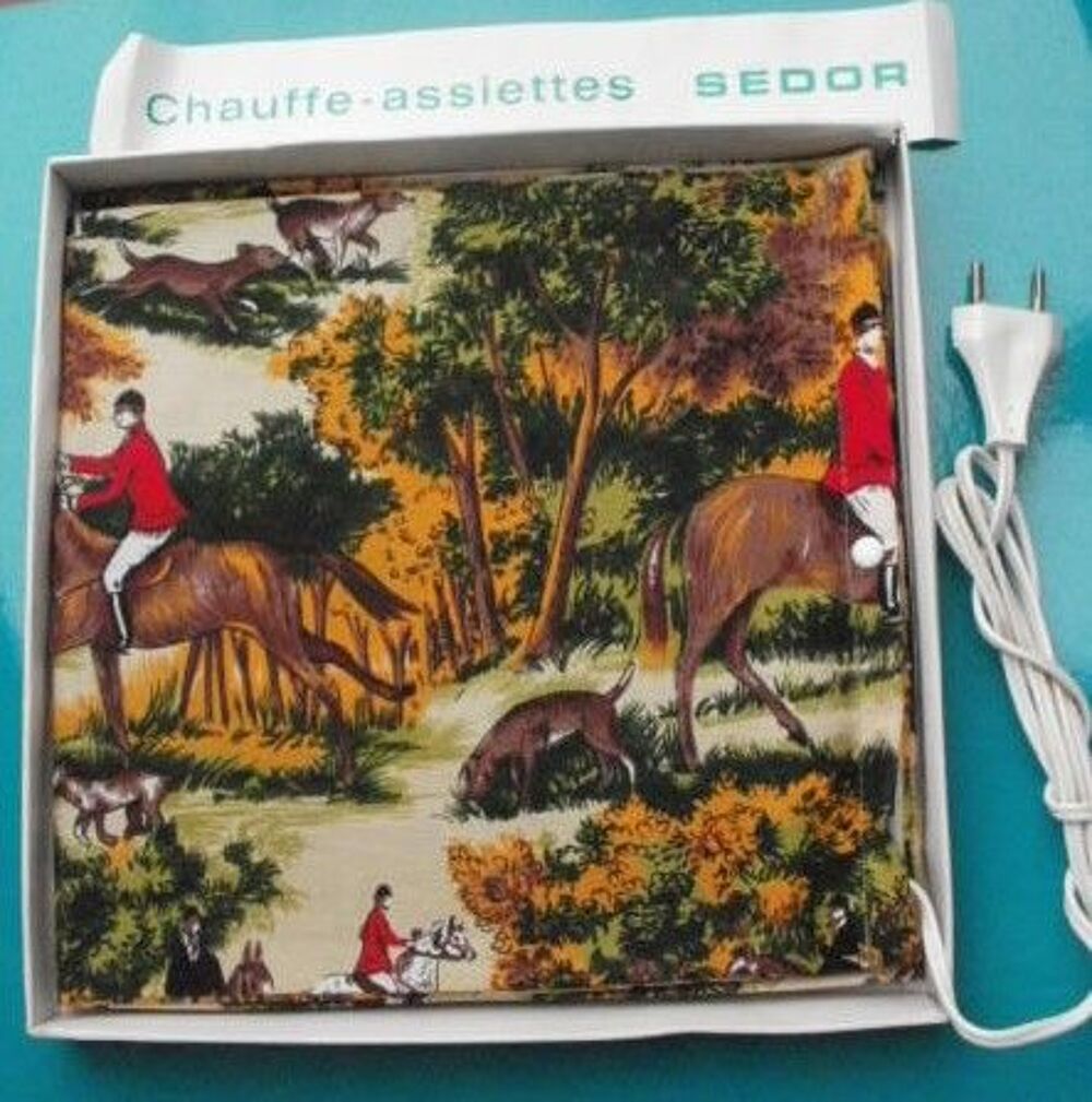  CHAUFFE ASSIETTES SEDOR - Vintage - Jamais utilis&eacute; - motif tissu : chasse &agrave; courre Cuisine