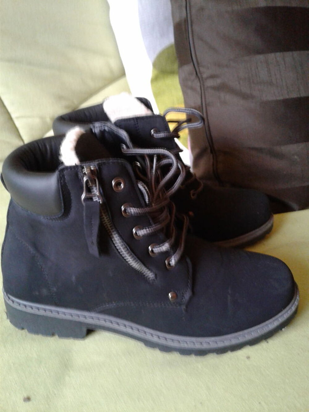 Chaussures noires - neuves - pointure 40 Chaussures