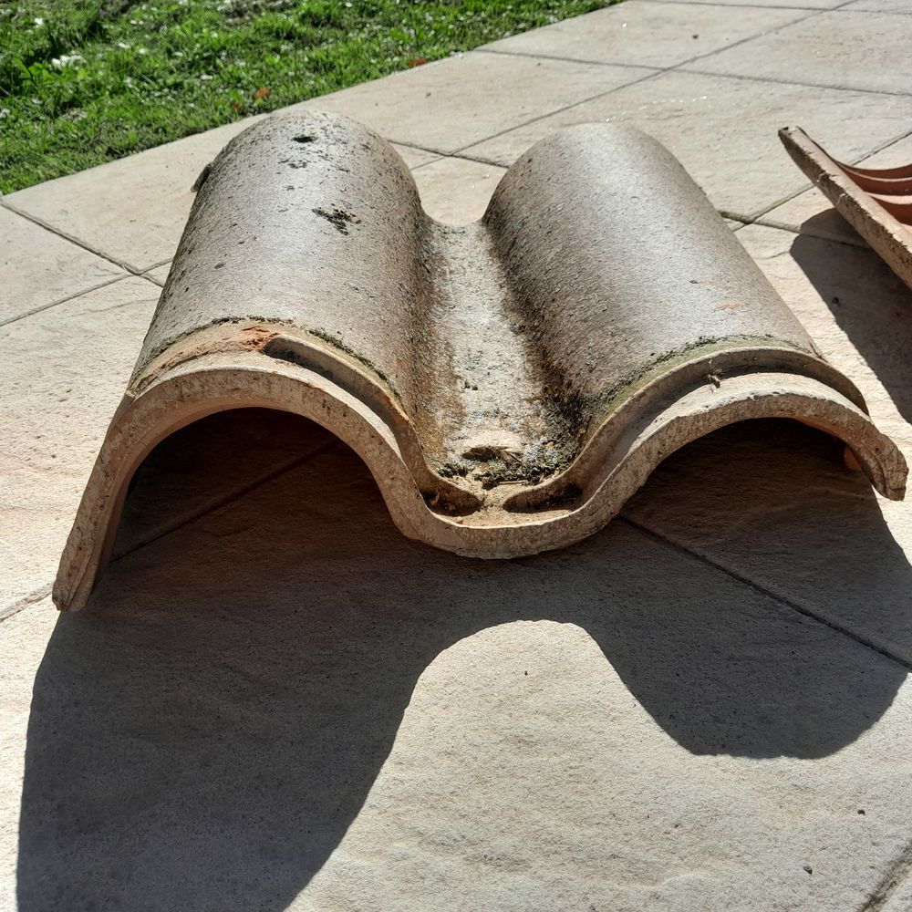 Tuiles accessoires Guiraud fr&egrave;res Castelnaudary et DC10 Bricolage