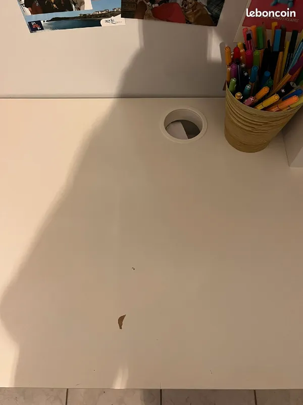 Bureau Ikea mickey tr&egrave;s bon &eacute;tat Meubles