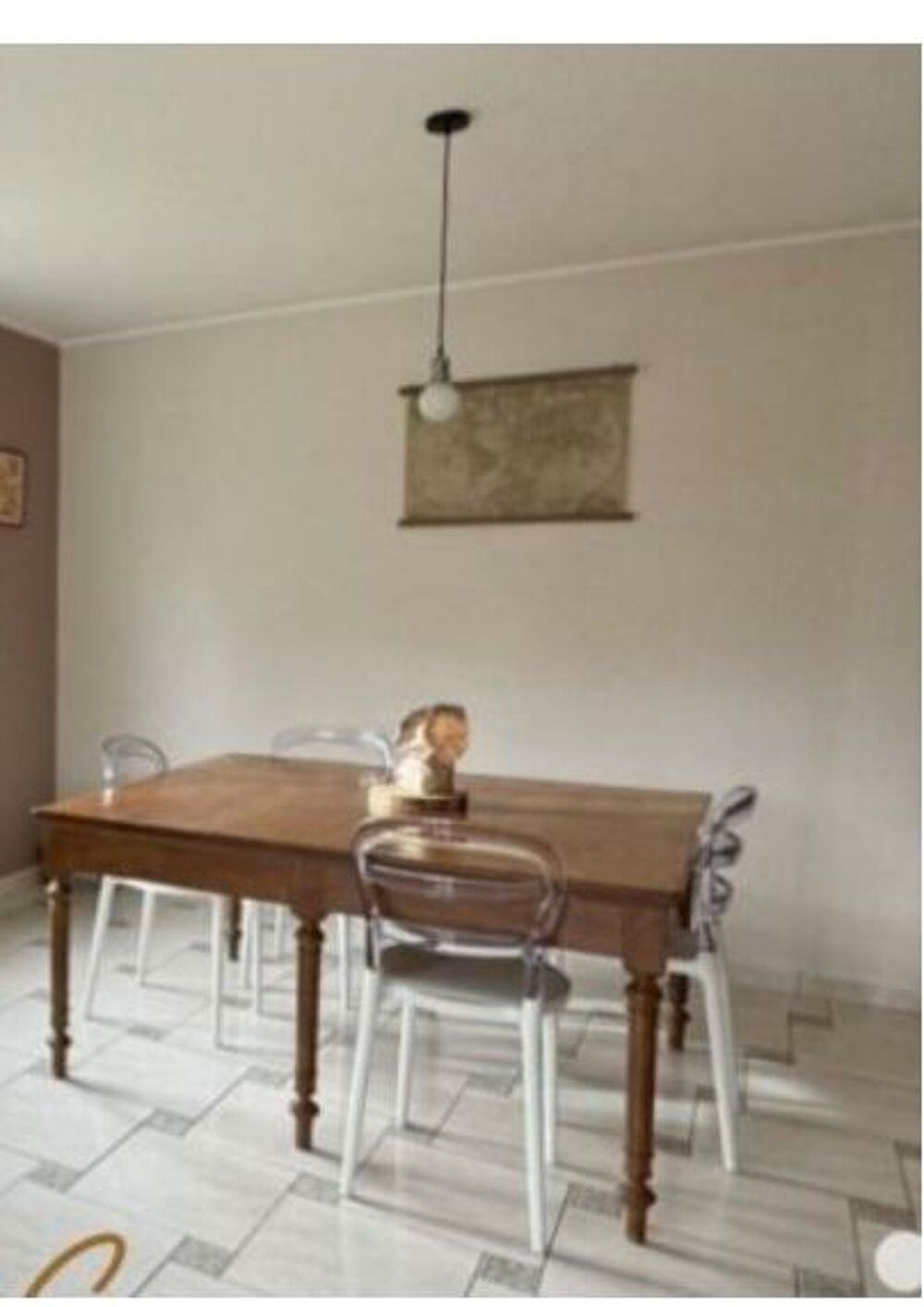 Ancien bureau utilis&eacute; comme table &agrave; manger Meubles